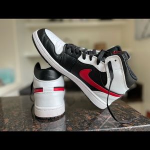 Nike Air Jordan shoes. Size 9.5